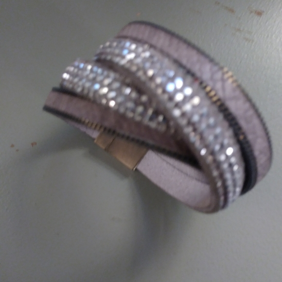 Bracelets - Picture 8 of 12